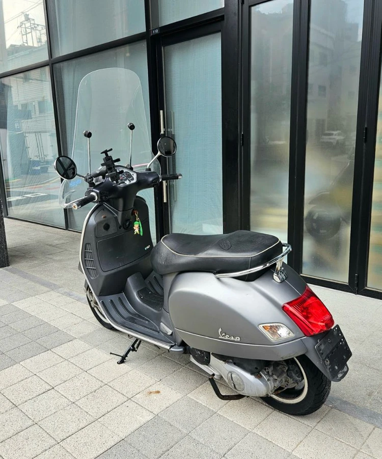 베스파 GTS125 그레이색상 (앞타이어 새걸로 변경!) 이미지