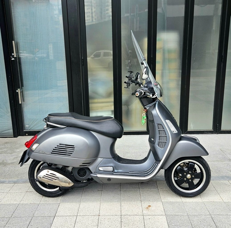 베스파 GTS125 그레이색상 (앞타이어 새걸로 변경!) 이미지