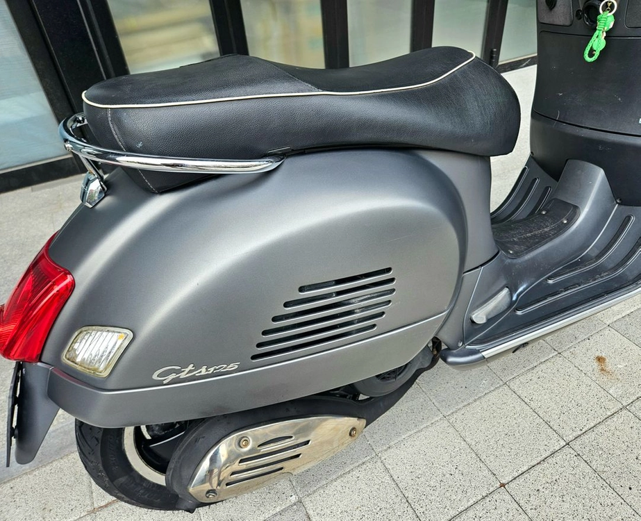 베스파 GTS125 그레이색상 (앞타이어 새걸로 변경!) 이미지