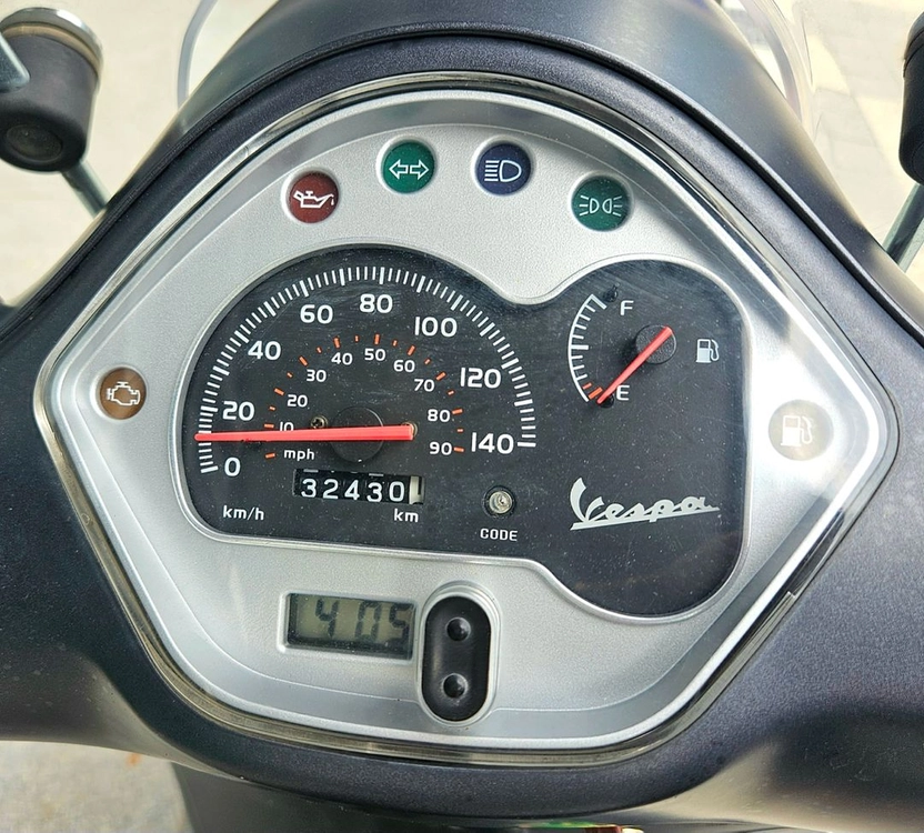 베스파 GTS125 그레이색상 (앞타이어 새걸로 변경!) 이미지