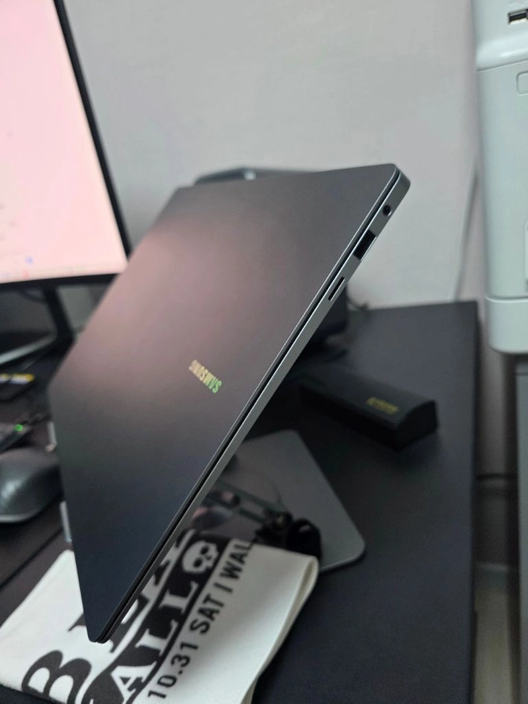 갤럭시북5 프로 32램 2테라 NT960XHA-K71AR 이미지
