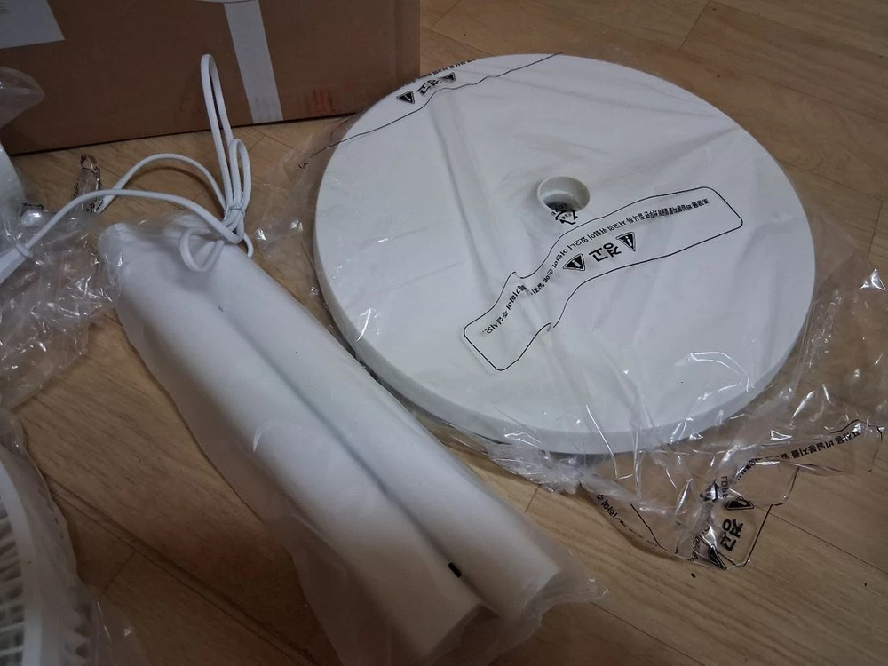 새 제품 리모컨 에어 써큘레이터 선풍기 택포함 30,000원 입니다. 이미지