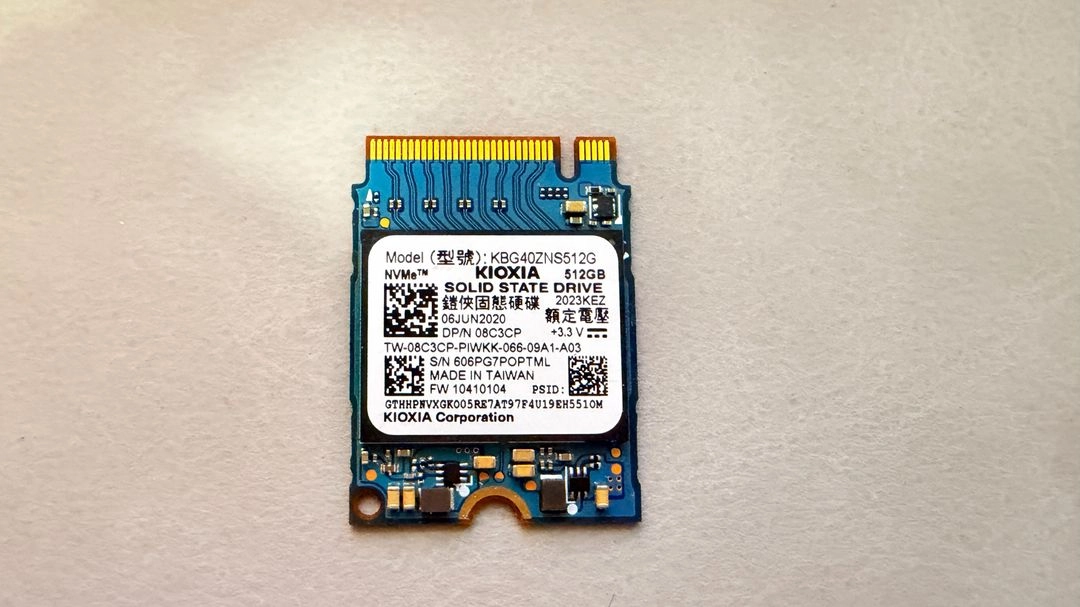 키옥시아 512GB NVMe SSD (2230) + 디스플레이 외장케이스 - 안심되는 중고거래