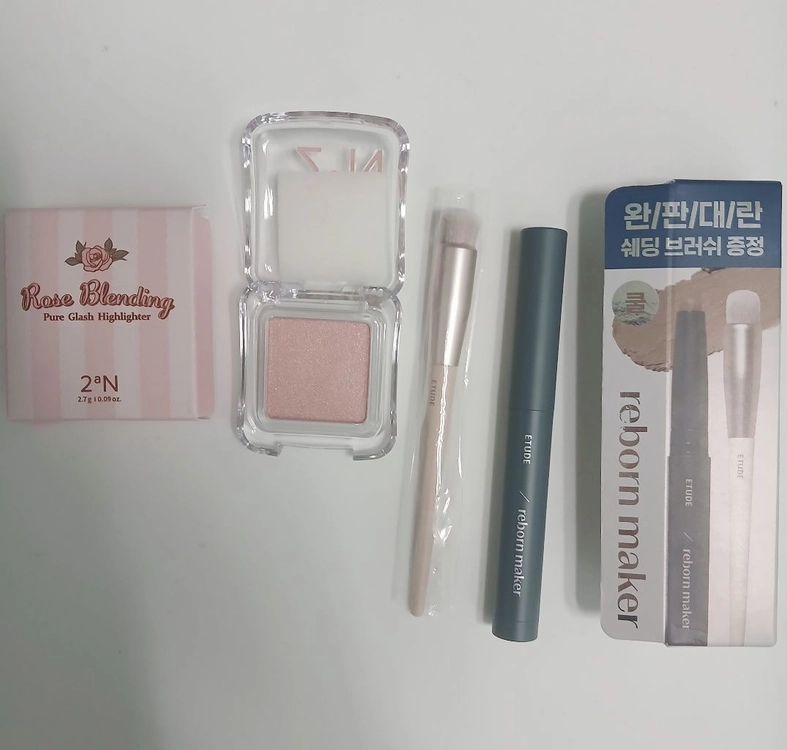 일괄 투에이앤 쉬어로즈, 에뛰드 스틱 쉐딩 브러쉬 세트 이미지