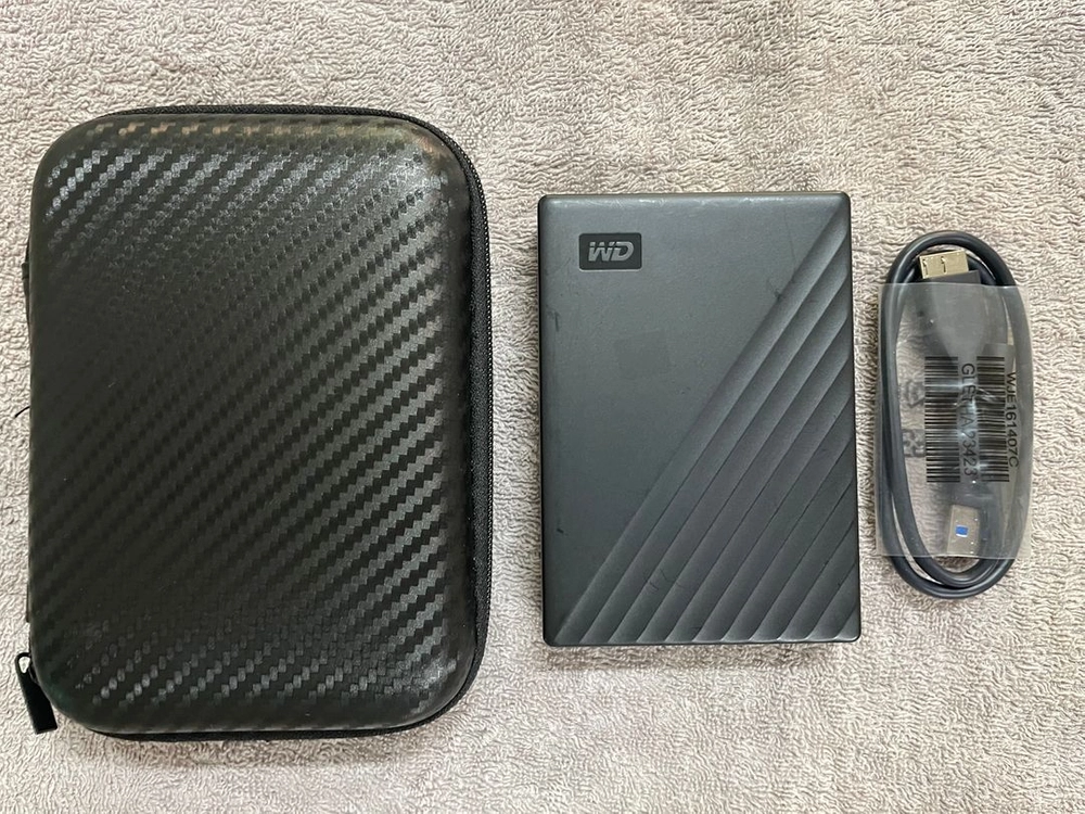 WD 외장하드 마이패스포트 / 4TB, 블랙, 케이블+파우치 포함 / 사용시간 : 1347시간 - 안심되는 중고거래