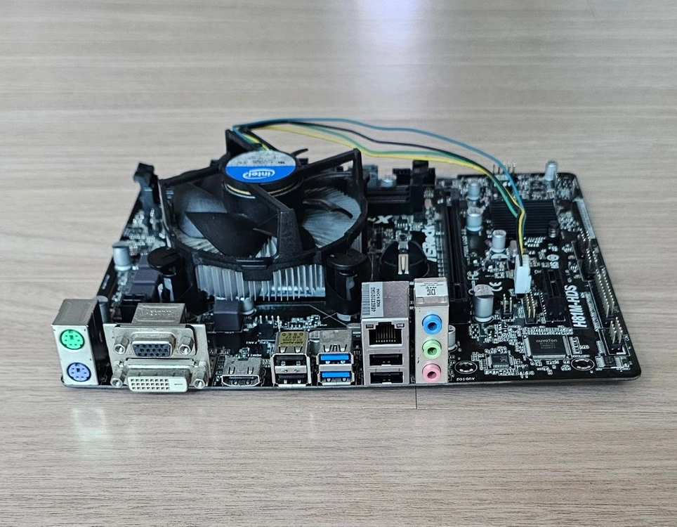 컴퓨터 부품 (CPU + 쿨러 + 메인보드) 이미지