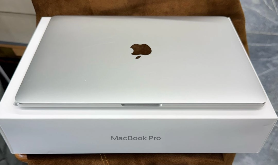 2020 맥북 M1 Pro 13인치 박풀 이미지