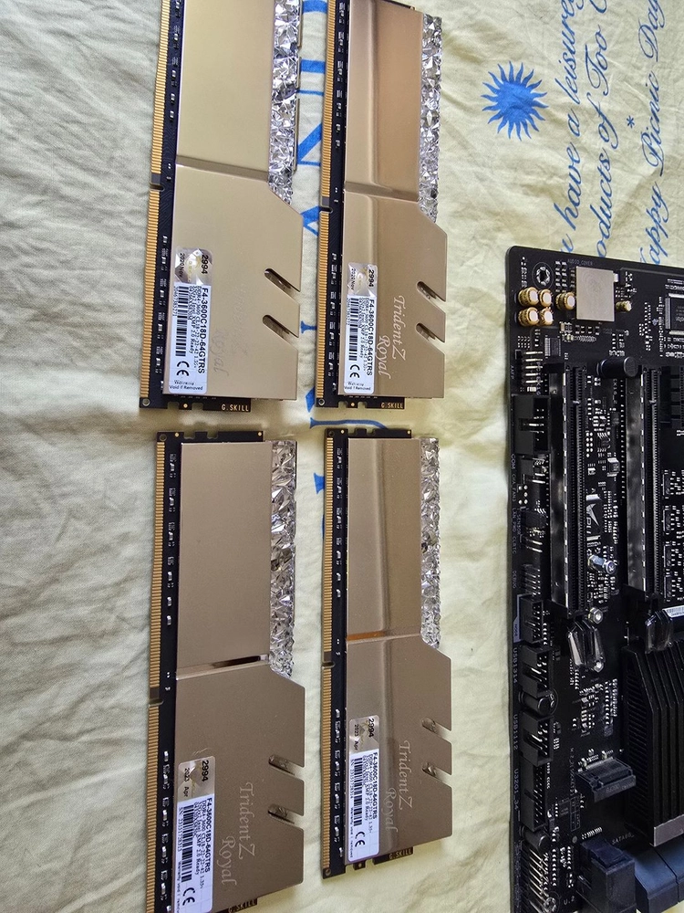 WS X570-ACE_5950X_DDR4 트라이던트 Z Royal_삼성u.2_NVME SSD_nh-d15s_녹투아 이미지