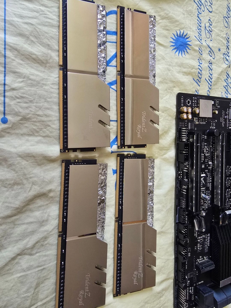 WS X570-ACE_5950X_DDR4 트라이던트 Z Royal_삼성u.2_NVME SSD_nh-d15s_녹투아 이미지