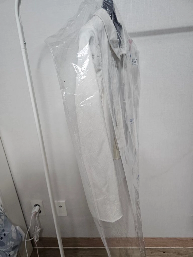 루이비통 화이트 자켓 38 판매합니다. 이미지