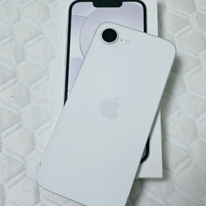 아이폰 17e 256GB 화이트 자급제 새제품 이미지