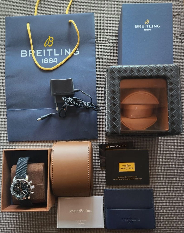 브라이틀링 슈퍼오션 헤리티지 2 크로노그래프 44mm 블랙 이미지