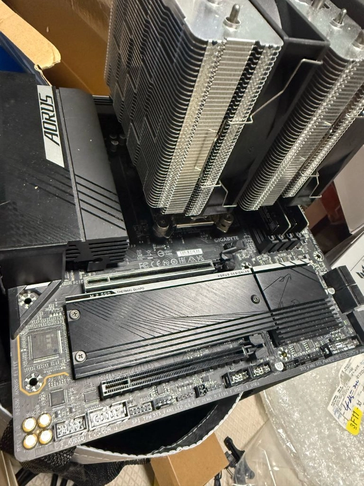 7700x3d + 긱바 어엘 b650 + 마이크론 4800 8*2 16gb (반본체) 이미지