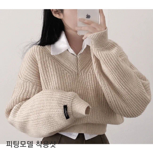 베이지색 v넥 크롭 니트 (프리사이즈) 이미지
