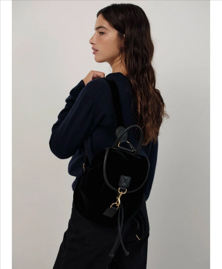더바넷 리틀 블랙 벨벳 백팩 이미지