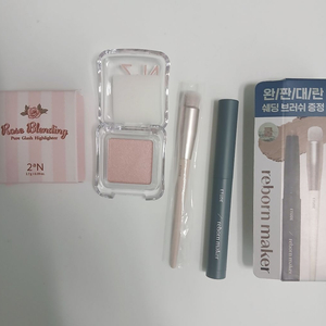 일괄 투에이앤 쉬어로즈, 에뛰드 스틱 쉐딩 브러쉬 세트 이미지