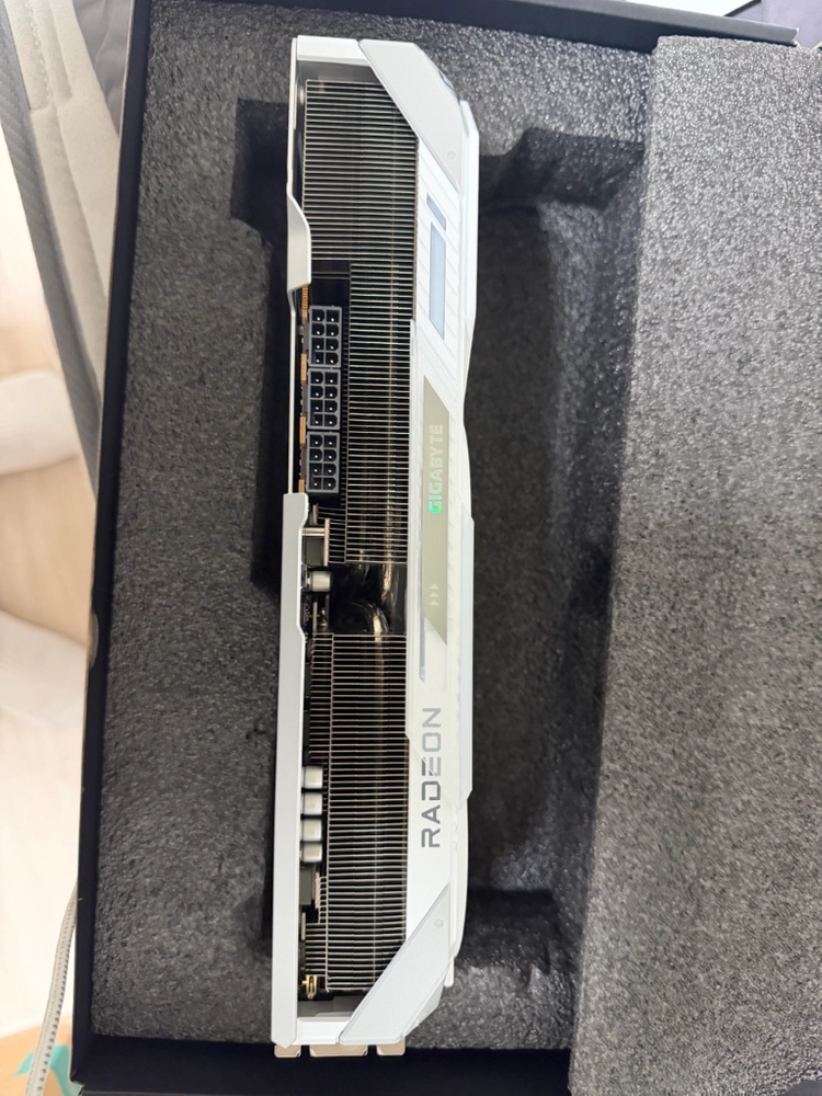 기가바이트 RX 9070XT GAMING OC ICE D6 16GB 이미지