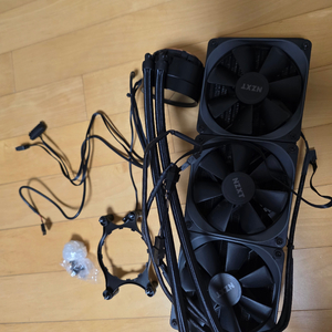 NZXT 크라켄 X73 3열 수냉쿨러 이미지