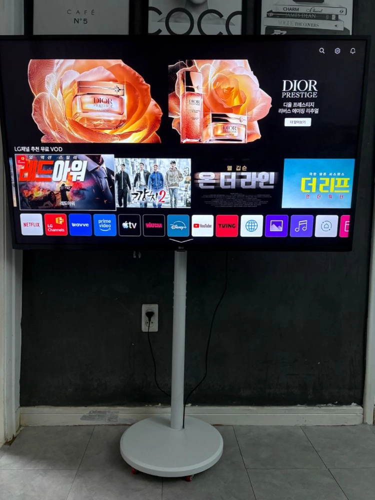 LG 55인치 4K 무빙스마트TV 이미지