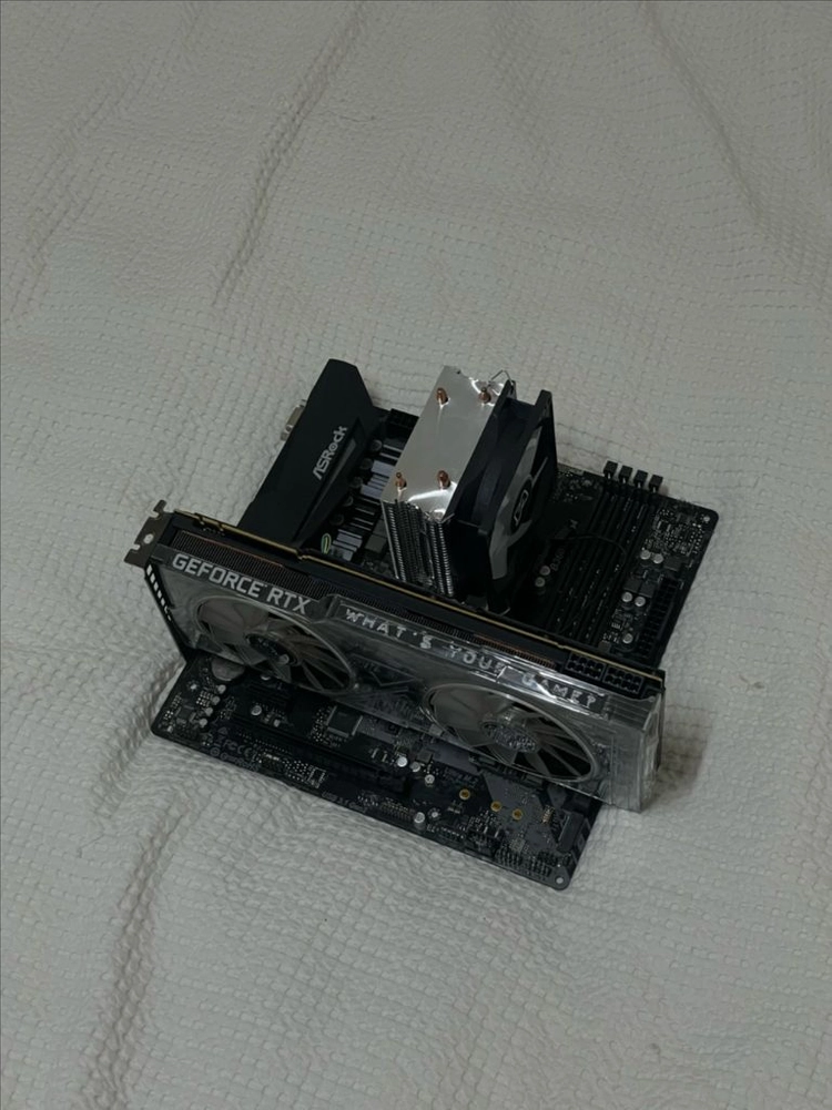 게이밍 컴퓨터 반본체 완본체 / rtx 2080 ti , i7 9700 보드셋 - 안심되는 중고거래