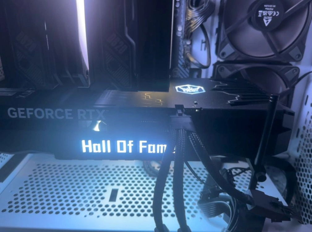 RTX 5070 Ti HOF 그래픽카드 이미지