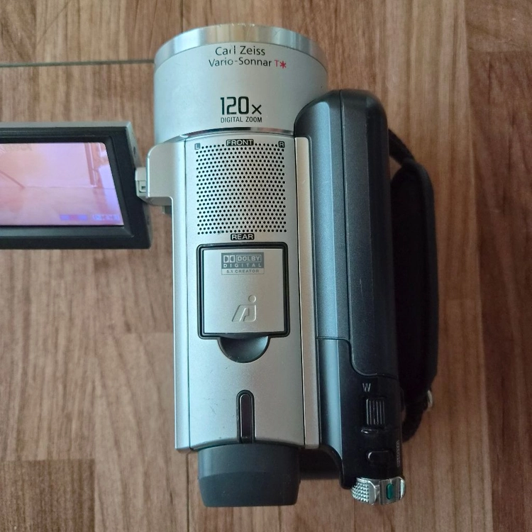 2000년대 감성 그대로 소니 핸디캠 DCR-SR100 (30GB HDD 내장) 이미지