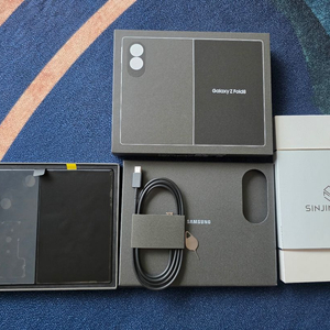 갤럭시 z 폴드 8 512GB 자급제 그라파이트 올갈이 판매합니다. 이미지