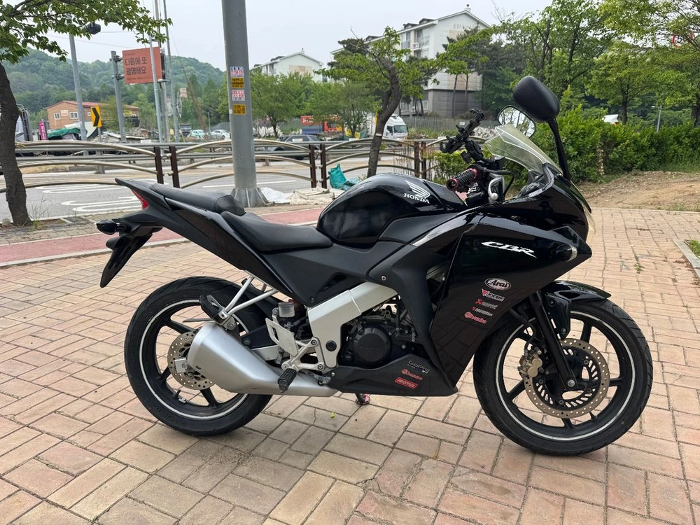 혼다 cbr125 16년형 짧은키로수 판매합니다 이미지