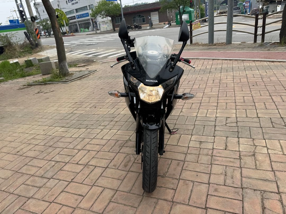 혼다 cbr125 16년형 짧은키로수 판매합니다 이미지