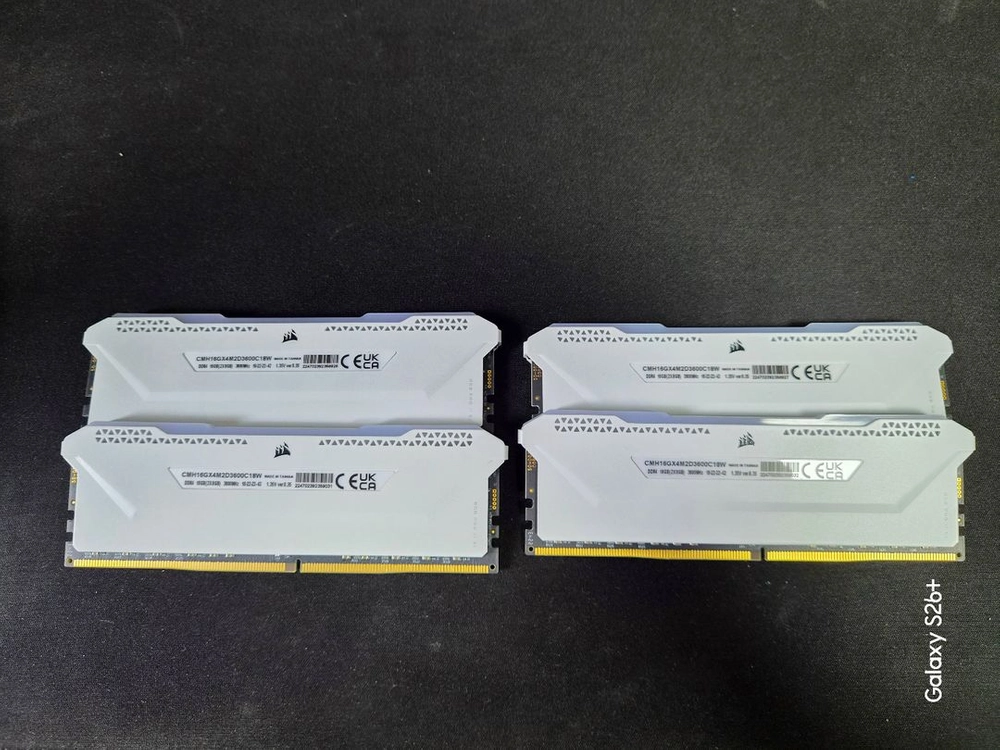 커세어 벤전스 DDR4-3600 RGB 8GB x 4개 (총 32GB) 이미지