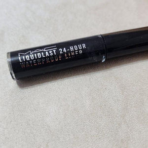 MAC Liquidlast 24hour 워터프루프 아이라이너 Point Black 이미지