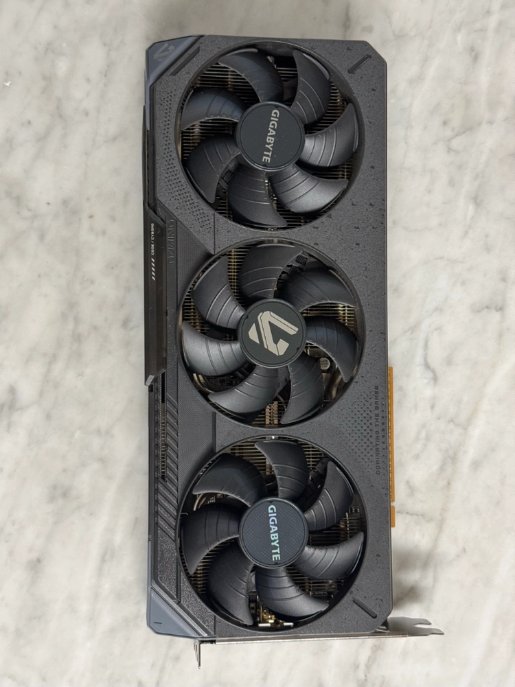 GIGABYTE 라데온 RX 9070 GAMING OC D6 16GB - 안심되는 중고거래