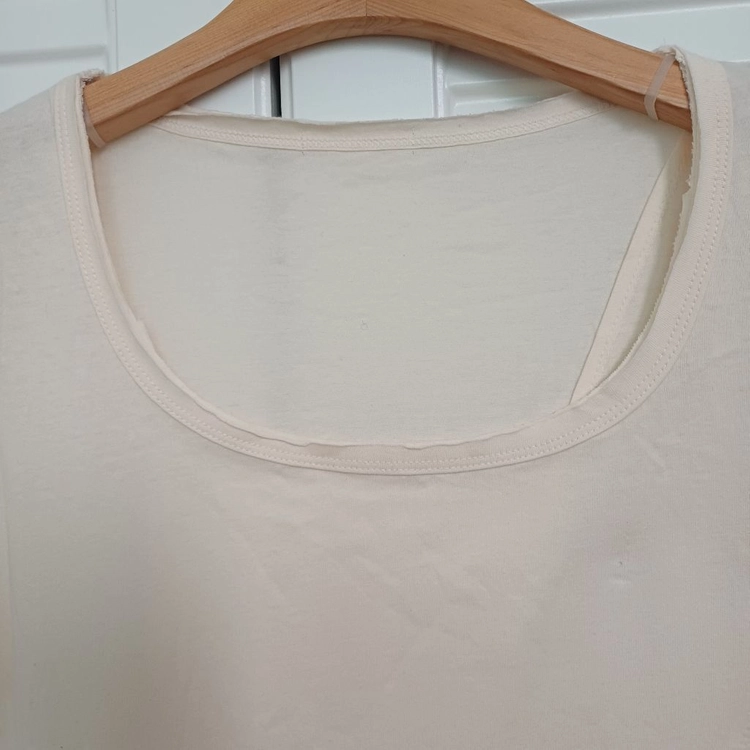 레이스 밑단 절개 반팔 티셔츠 이미지