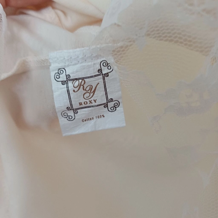 레이스 밑단 절개 반팔 티셔츠 이미지