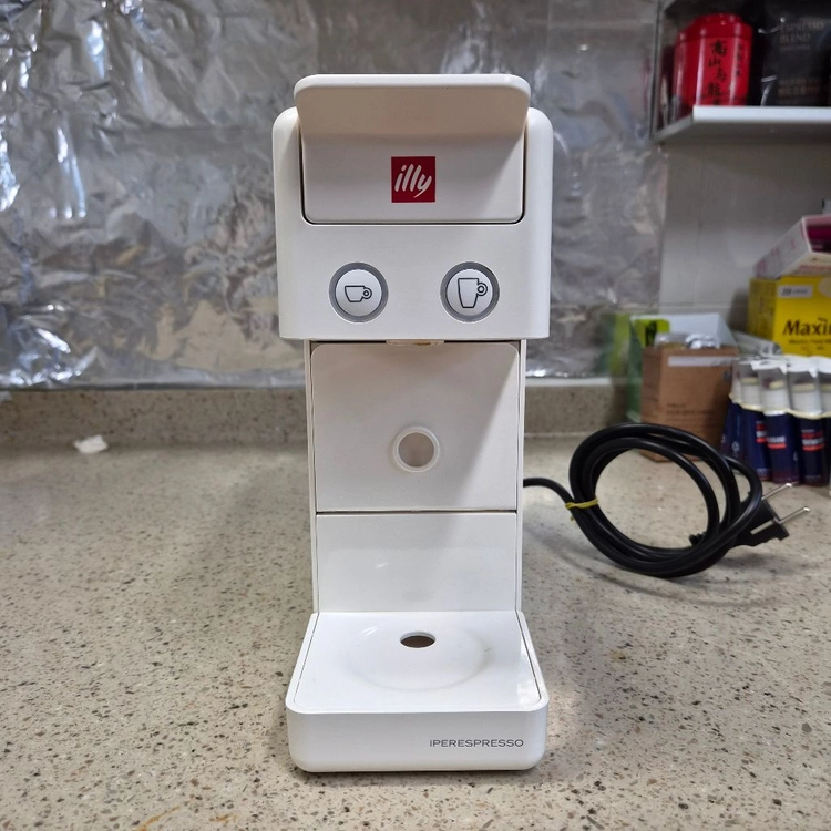 일리(illy) Y3.3 커피 머신 화이트 이미지