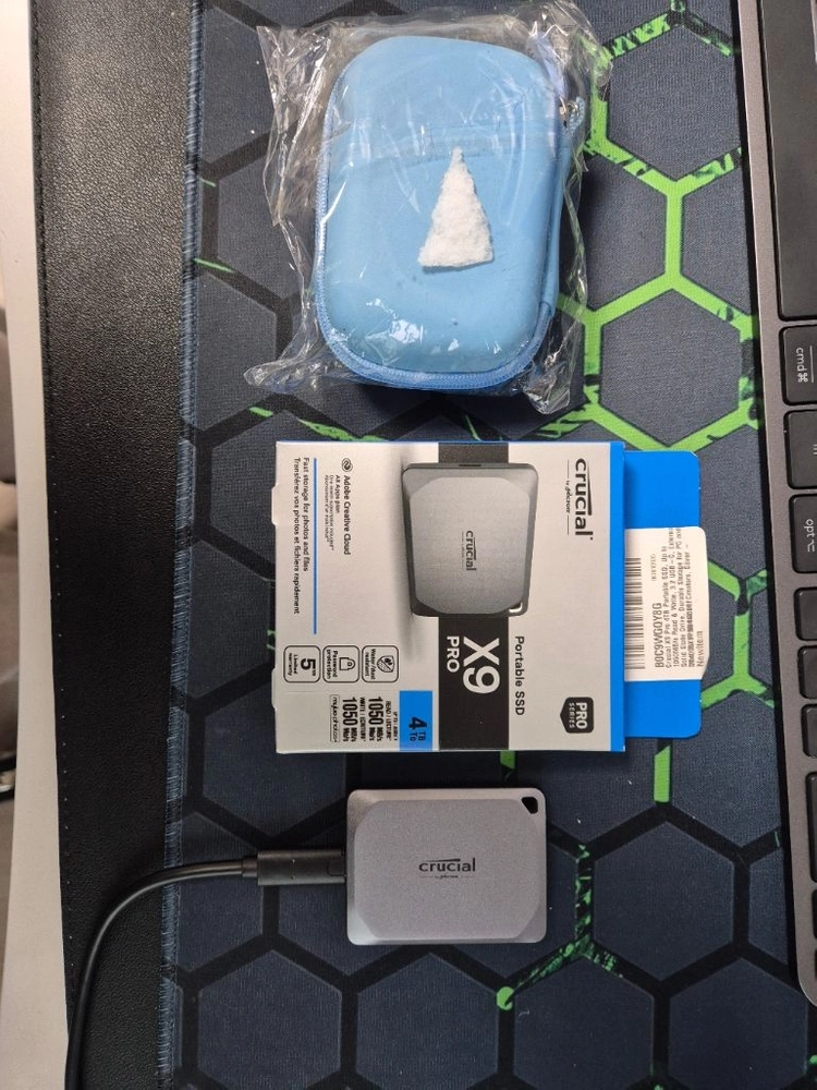 크루셜 x9 pro 외장 SSD 4TB + 파우치 세트 이미지