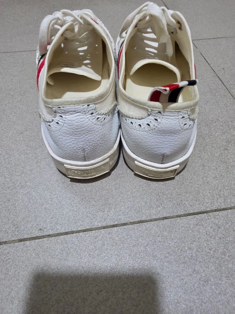 톰브라운 삼선 화이트 스니커즈 (270) 이미지