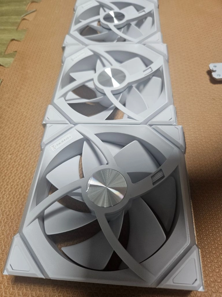 LIAN LI 리안리 UNI FAN SL Wireless 120 정방향(3개) 팝니다 이미지