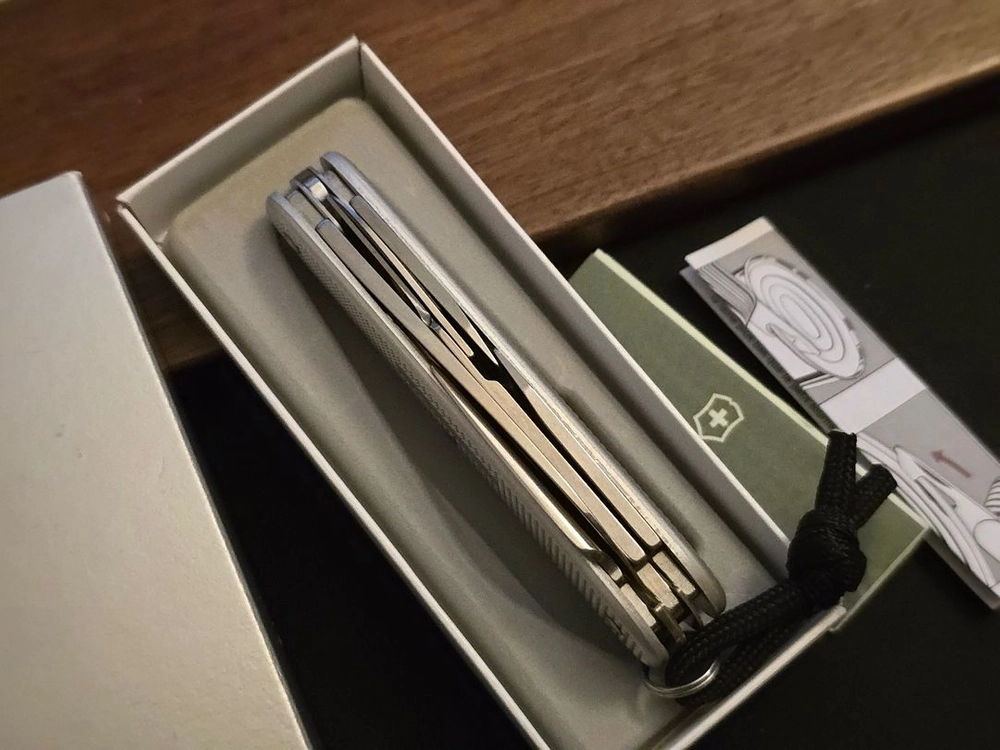 빅토리녹스 파이오니어 X 알록스 93mm (미사용) 판매합니다 이미지