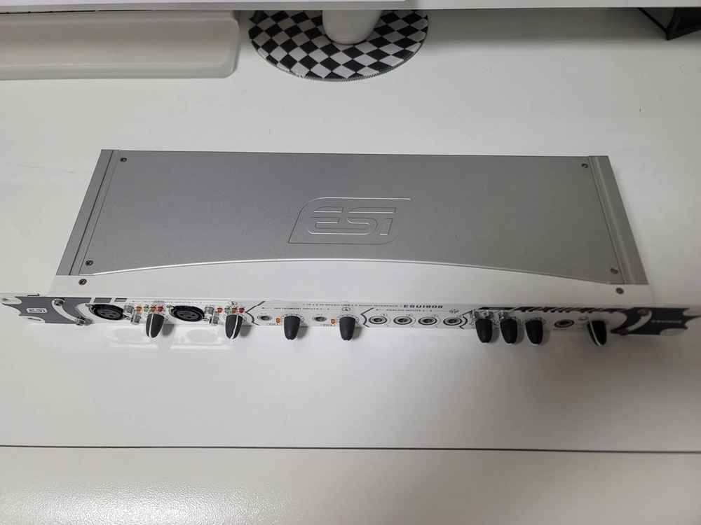 ESU 1808 오디오 인터페이스 이미지