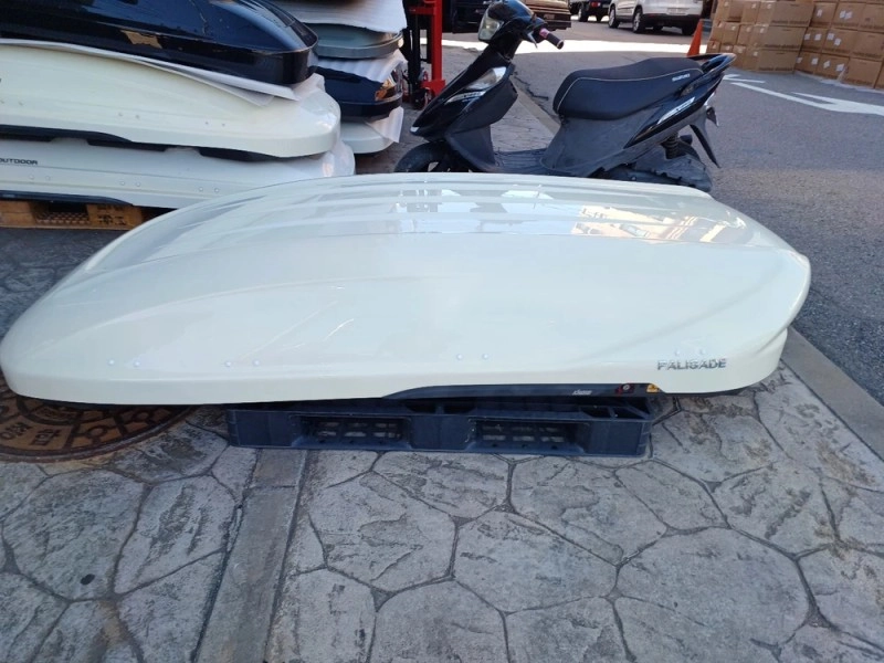 구형 팰리세이드 코토 일체형 루프박스 화이트 변색 중고 사용감 다수 있으며 무료장착 80만원 이미지