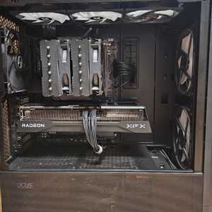 AMD EPYC 4585PX 9070XT 데스크탑 본체 이미지