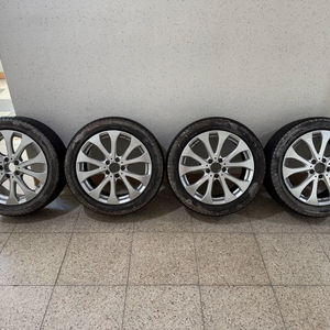 벤츠 W213 E300 익스클루시브 18인치 휠타이어 이미지
