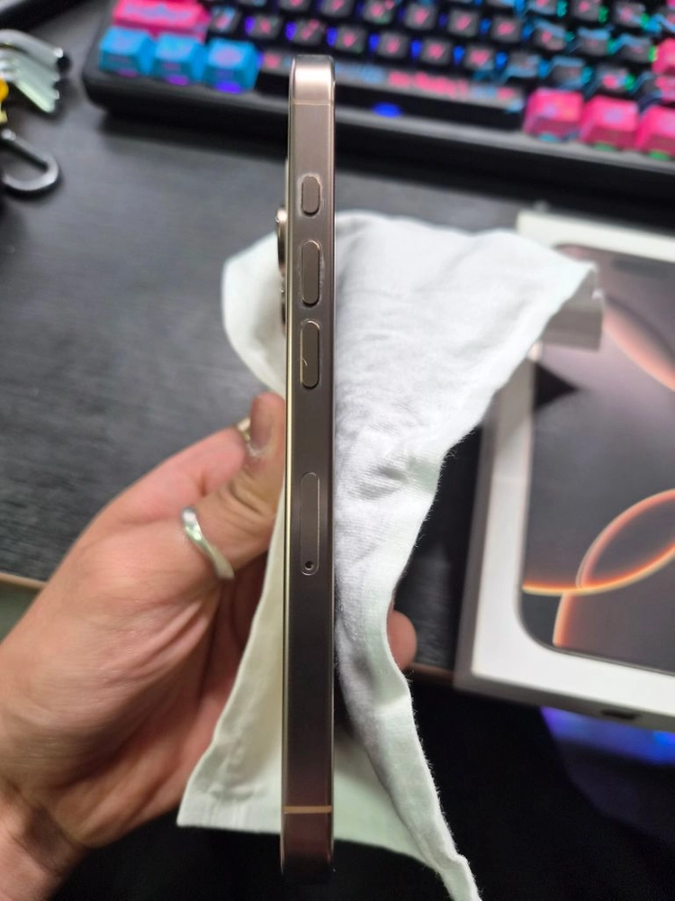 아이폰16프로 128GB 데저트티타늄 이미지
