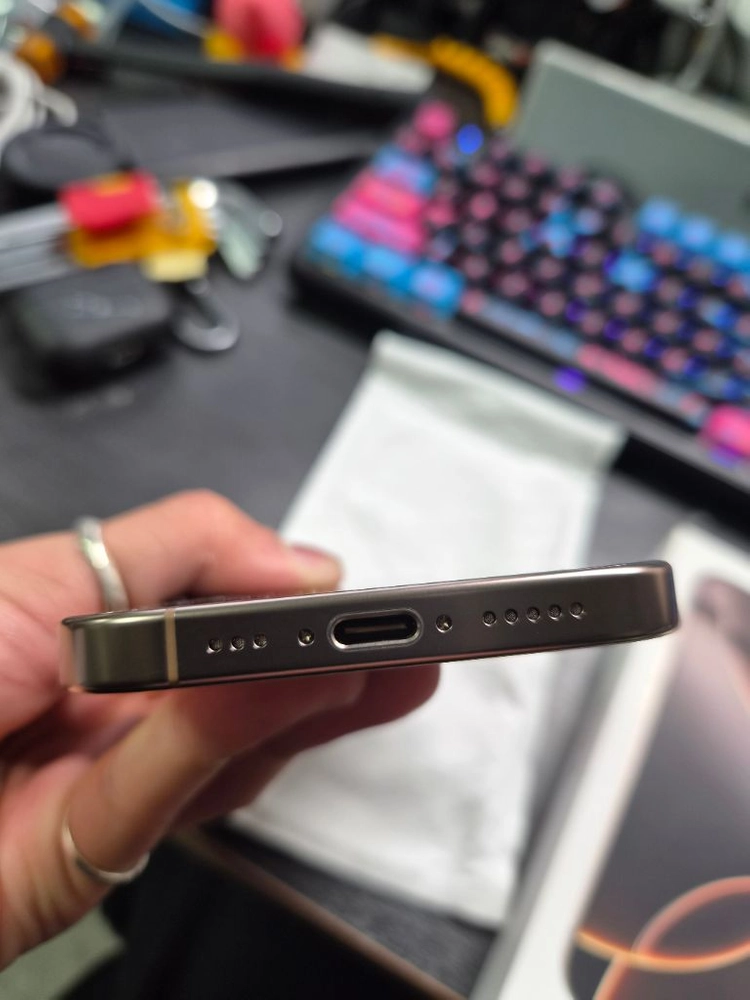 아이폰16프로 128GB 데저트티타늄 이미지