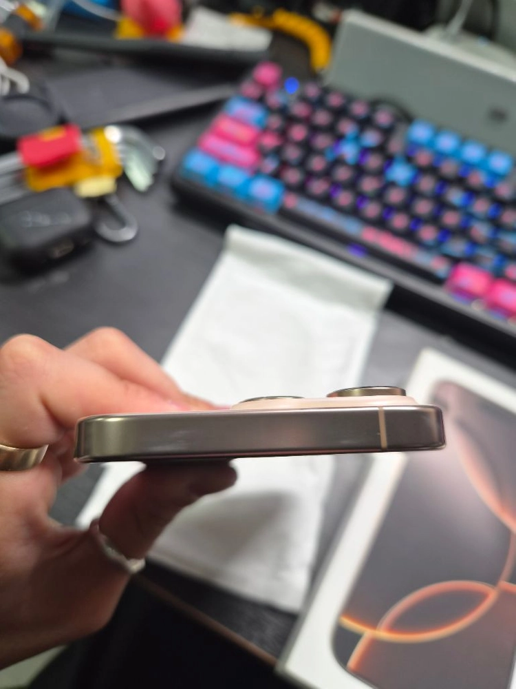 아이폰16프로 128GB 데저트티타늄 이미지