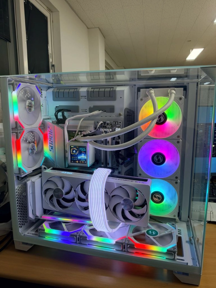 올화이트 9800x3d / x870E/ 5080 /cl28 렘32g / 2T / 1000w 네고x 이미지