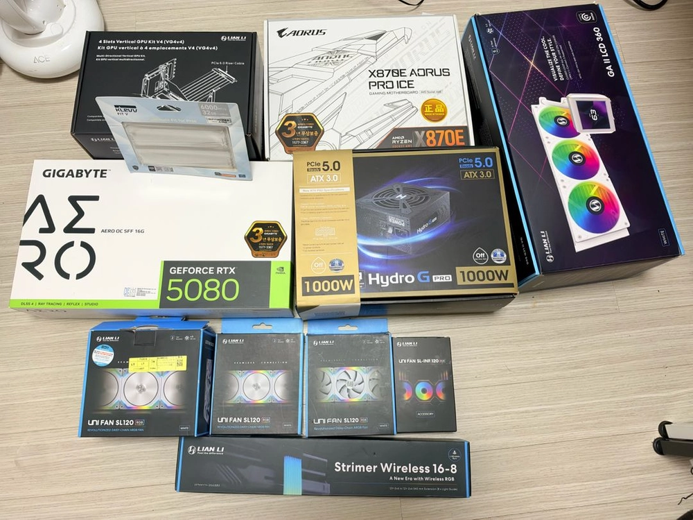 올화이트 9800x3d / x870E/ 5080 /cl28 렘32g / 2T / 1000w 네고x 이미지