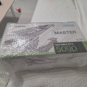 기가바이트 어로스마스터 RTX5090 화이트 이미지