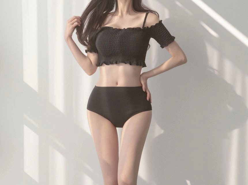 프릴 비키니 수영복 이미지